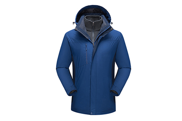 沖鋒衣廠家：三合一沖鋒衣比羽絨服更保暖嗎？