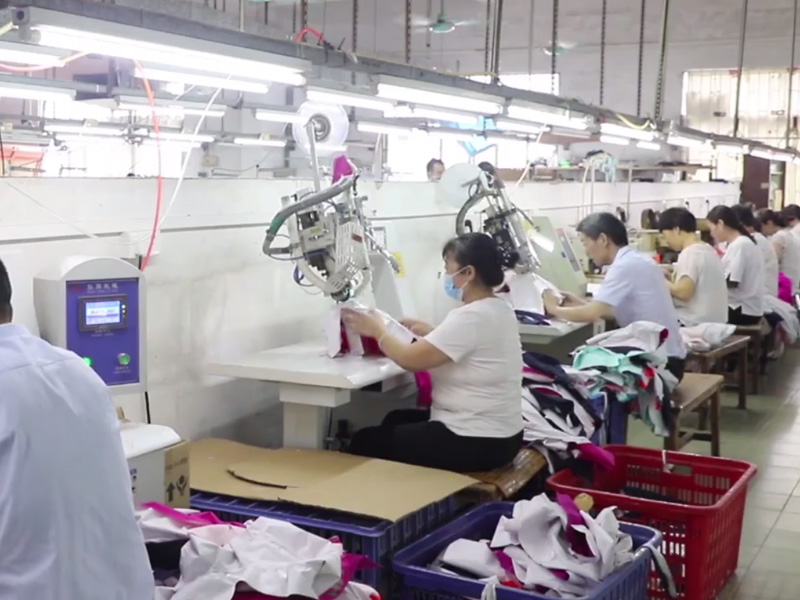 專業沖鋒衣生產廠家必備設備你知道哪些?